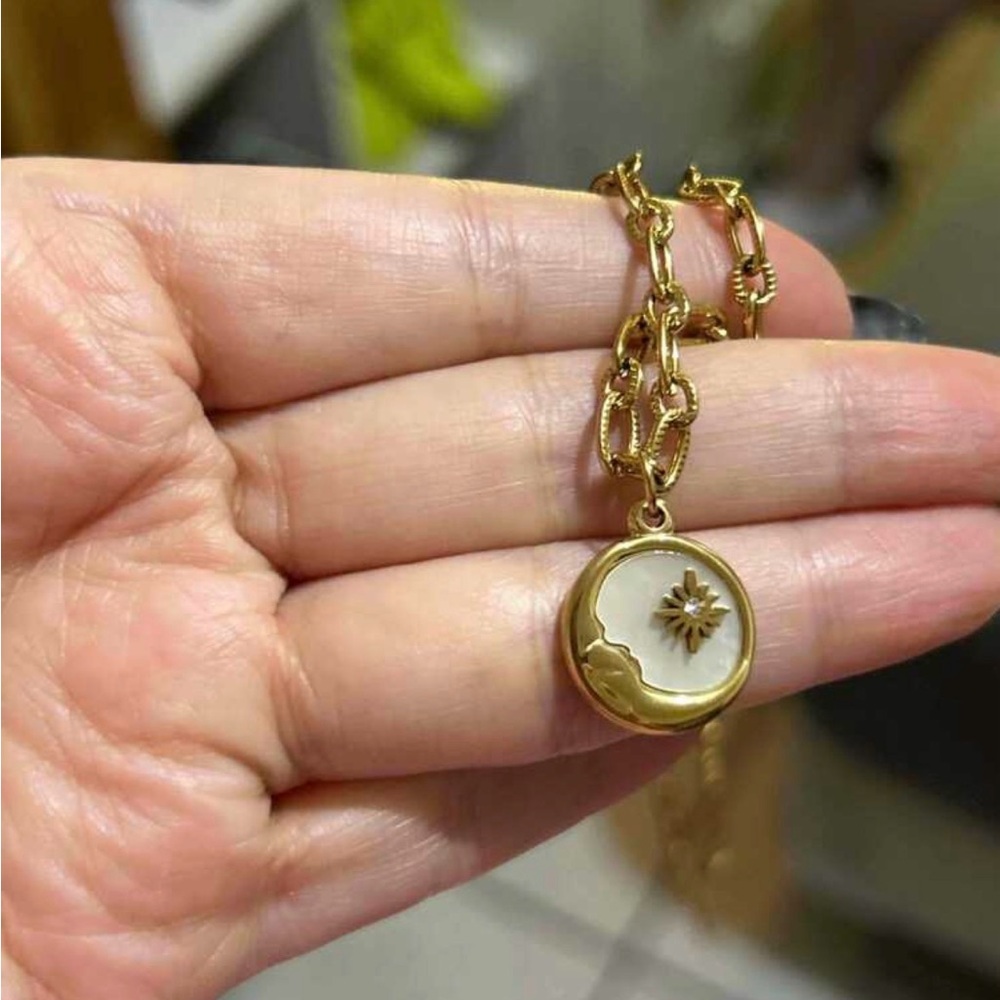 18k Gold Plated 3D Crescent Moon Pendant Necklace. New. - Picture 6 of 15